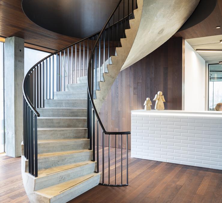 Houten vloer-, plafond- en wandbekleding kantoren Zoutman Roeselare