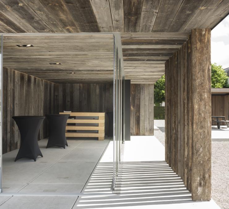 Houten bijgebouw showroom Meulebeke