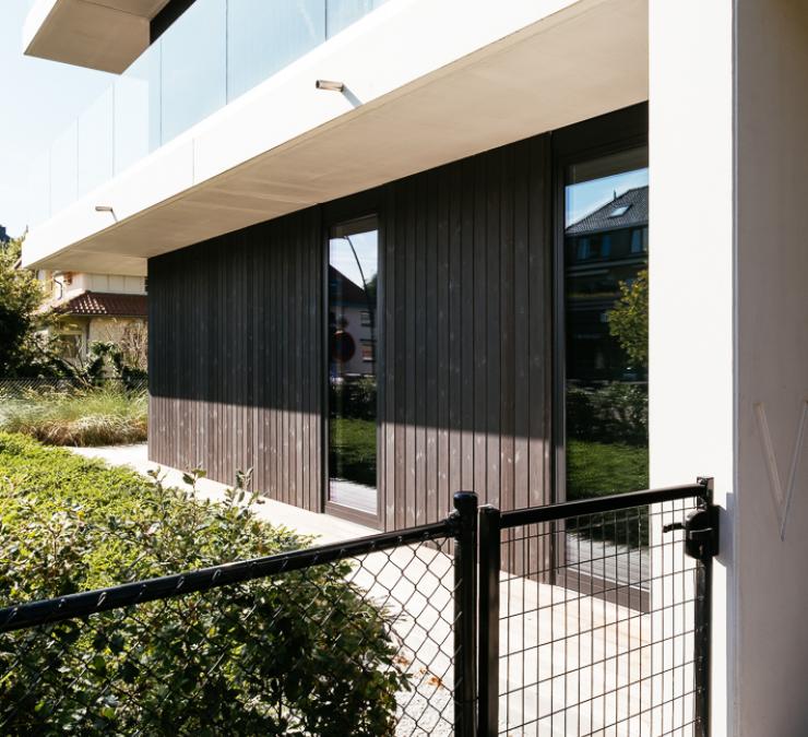 Gevelbekleding thermisch naaldhout zwart Residentie Villa Lynn Koksijde