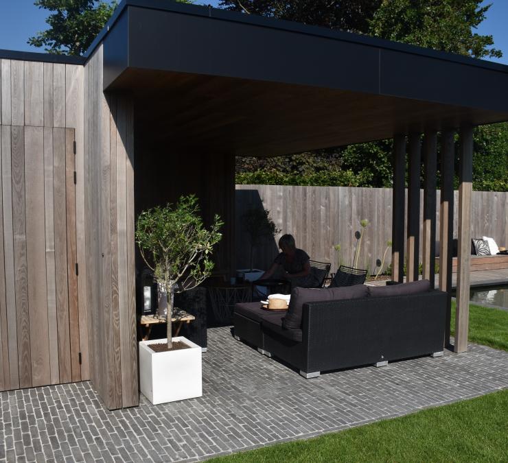 Houten afsluiting als verlengstuk bijgebouw in HOTwood essen Plus line QC