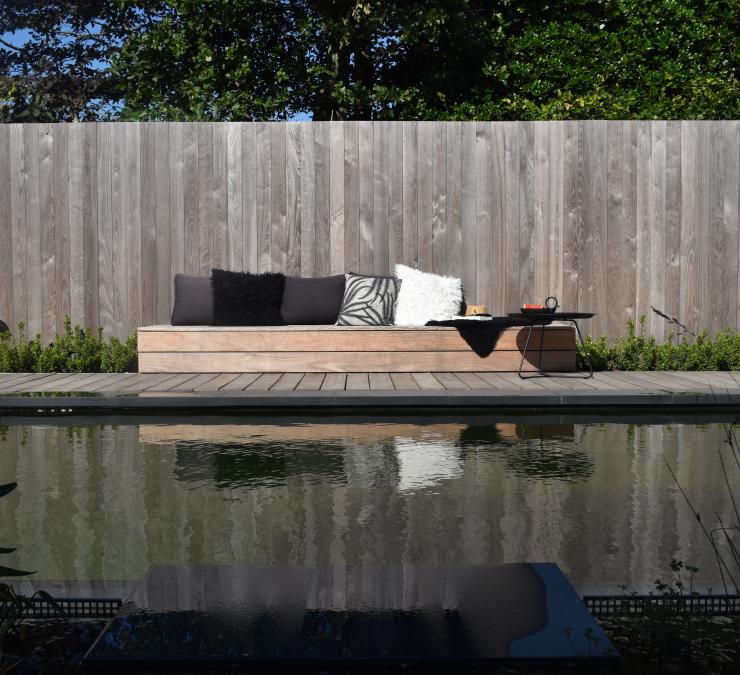 Houten afsluiting uitgevoerd in HOTwood essen Planchet met tand en groef