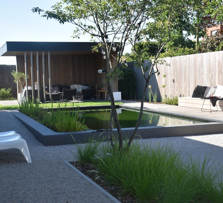 Houten afsluiting uitgevoerd in HOTwood essen Planchet met tand en groef