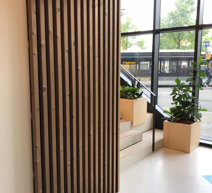 Houten gevelbekleding thermisch naaldhout station Groningen