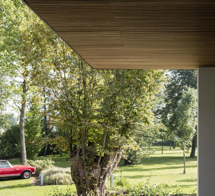 Houten bekleding dakoversteek woning 