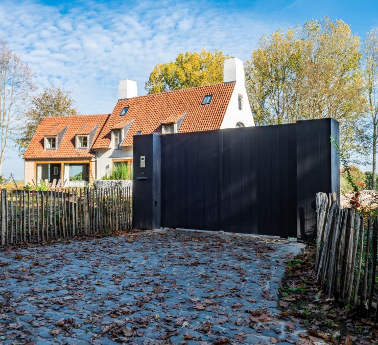 Houten draaipoort in gebrand eiken