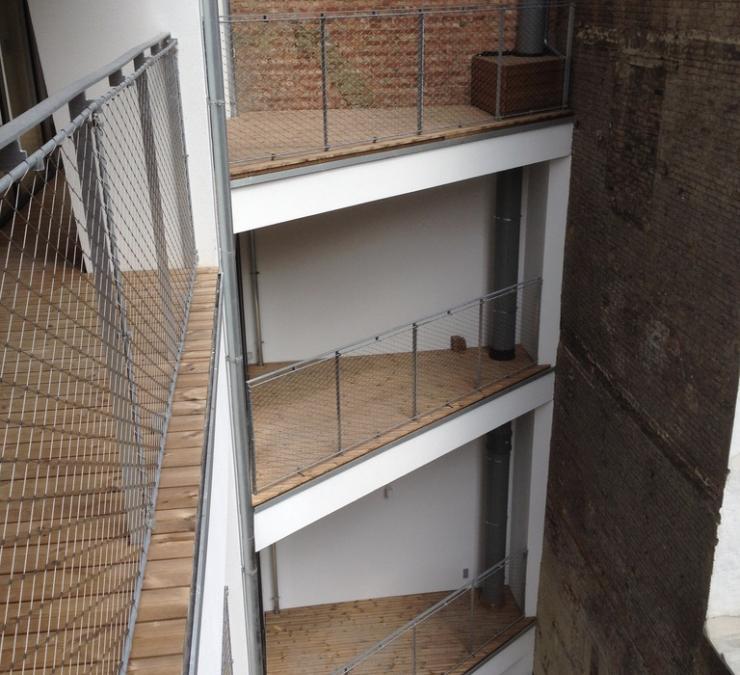 Houten terrassen appartementsgebouw Brussel
