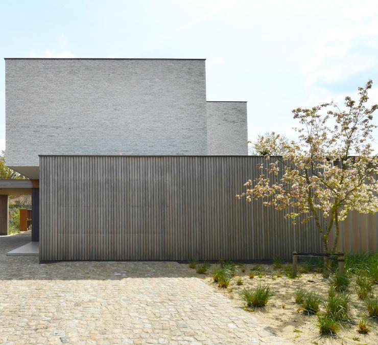 Houten gevelbekleding garagepoort