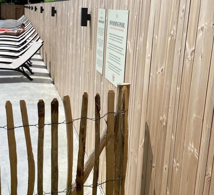 Houten afsluiting in thermisch naaldhout