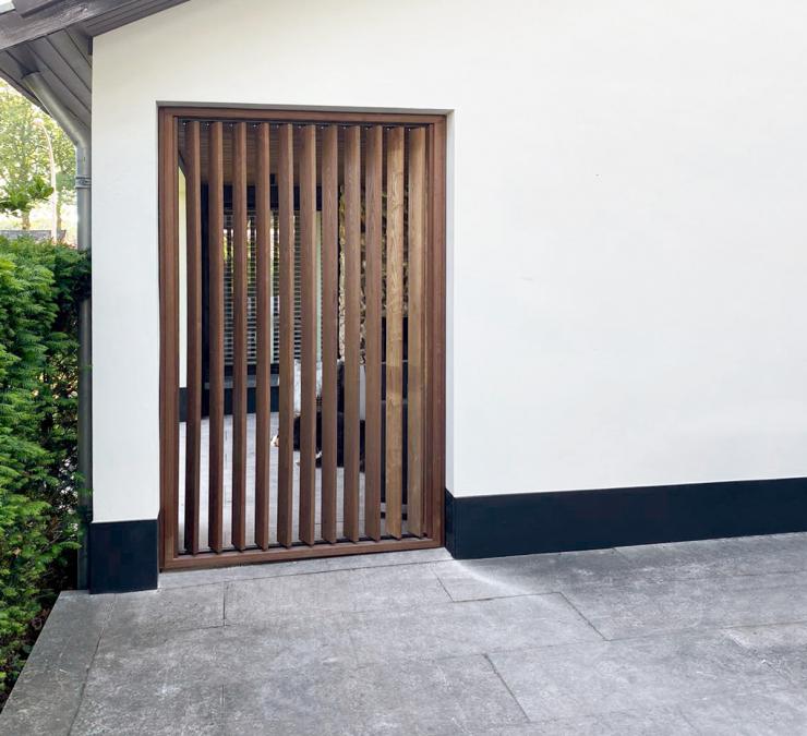 Houten shutter zijgevel 