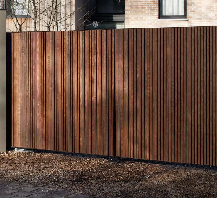 Houten draaipoort in thermisch essen Fine line