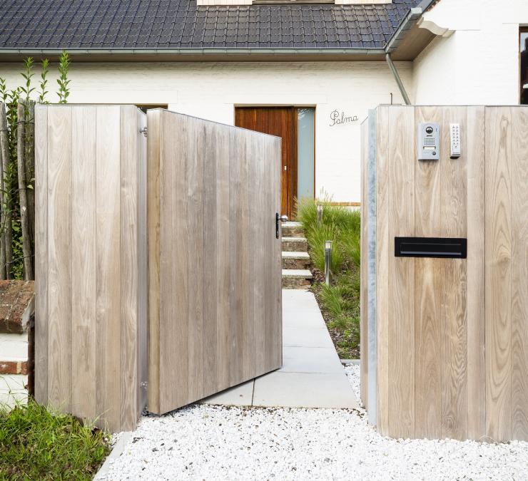 Houten tuinpoortje in thermisch essen