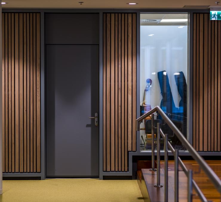 Eiken wandbekleding op maat