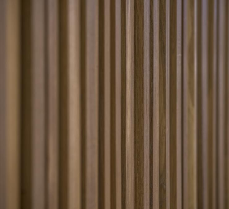 Eiken wandbekleding op maat 