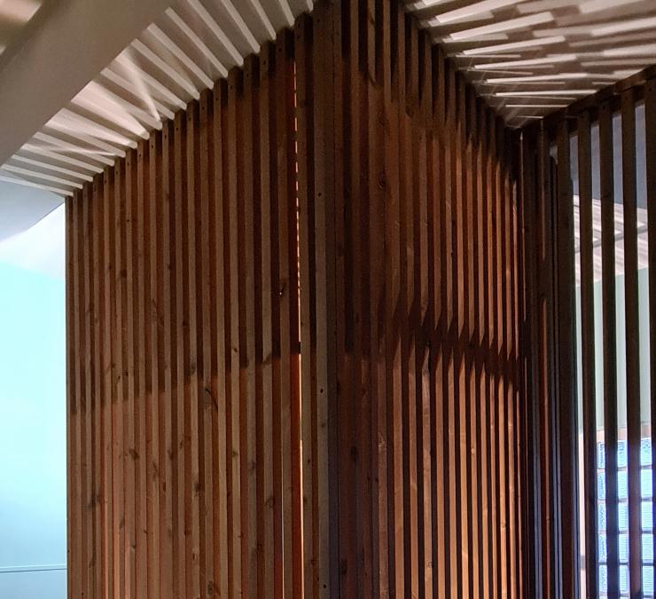 Houten bekleding traphal HOTwood naaldhout Cubus