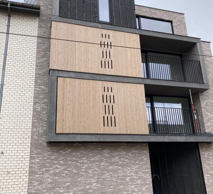 Gerenoveerde woning met HOTwood pine gevelbekleding Fine Line QC