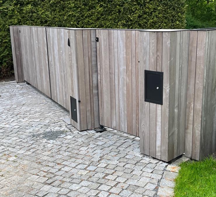 Houten draaipoort met tuinpoortje in HOTwood essen SV+QC