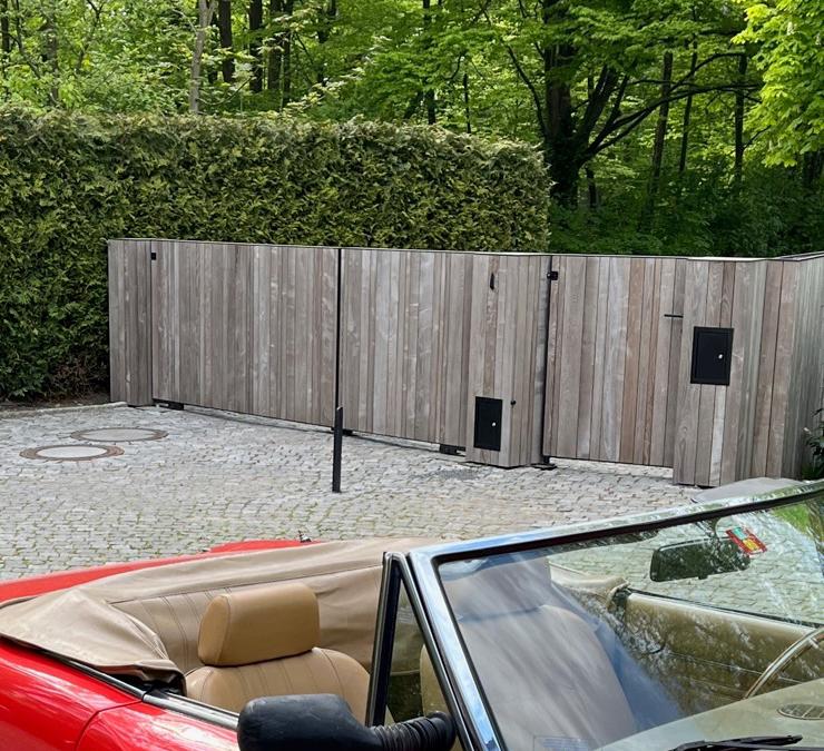 Houten draaipoort met tuinpoortje in HOTwood essen SV+QC