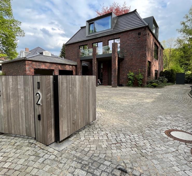 Houten draaipoort met tuinpoortje voor voetgangers