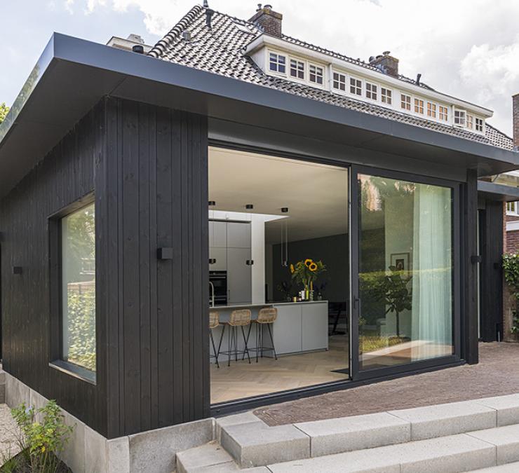 Houten aanbouw woning HOTwood naaldhout Plus line QC zwart geolied