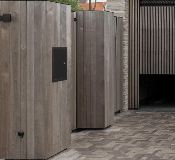 Houten poort op maat in thermisch essen Plus line QC