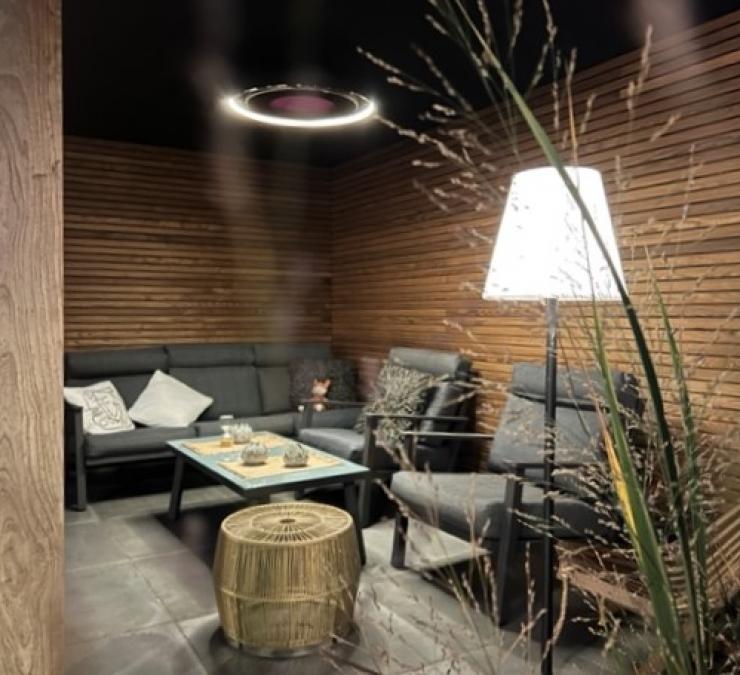 Poolhouse met thermisch essen gevelbekleding in Rhombus profiel