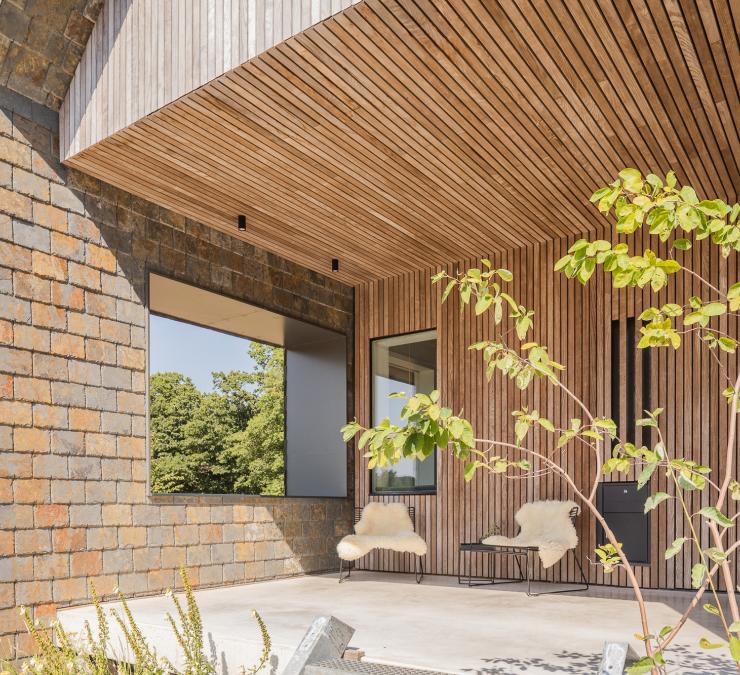 Houten gevelbekleding terrasoverkapping wanden en plafond