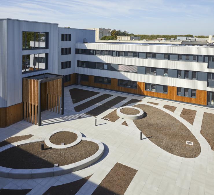 Gevel bekleed met onbehandeld thermisch naaldhout gaat na verloop van tijd mooi vergrijzen