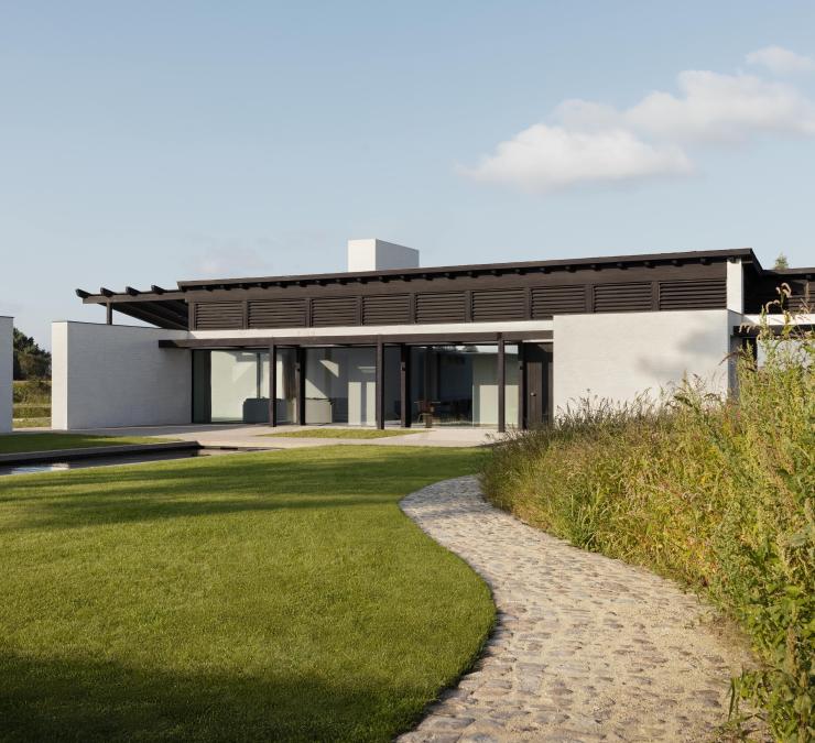 Outdoor raamshutters en zonneluifel in zwart geolied HOTwood essen
