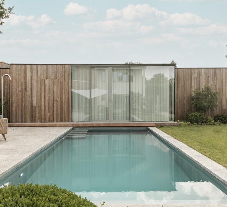Pool house in HOTwood ash Plus Line QC