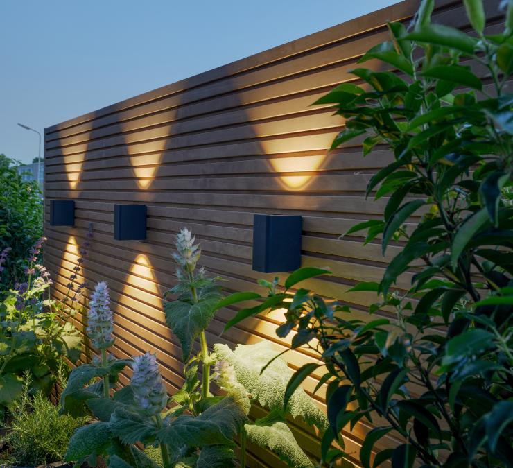 Omheining bekleed met geolied Accoya hout in Triple profiel
