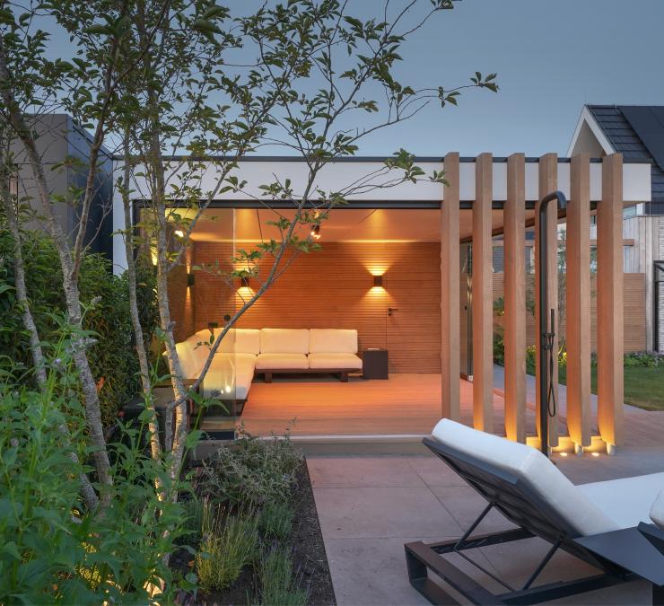 Accoya balken brengen dynamiek in poolhouse