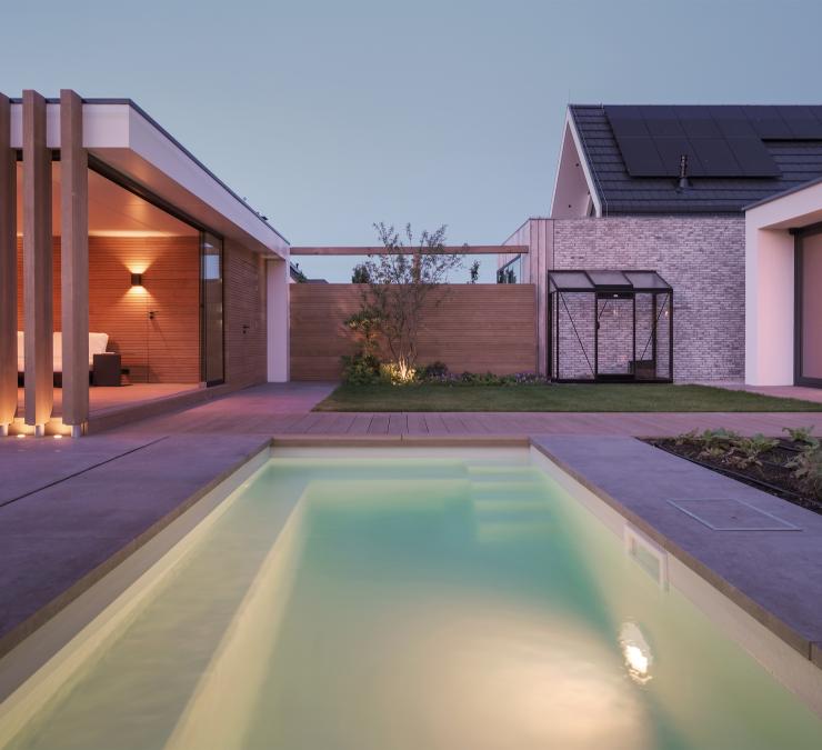 Poolhouse en aansluitende omheining bekleed met Accoya hout