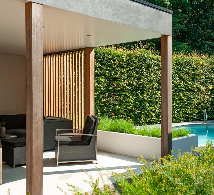 Met houten shutters is doorkijk naar tuin perfect te regelen