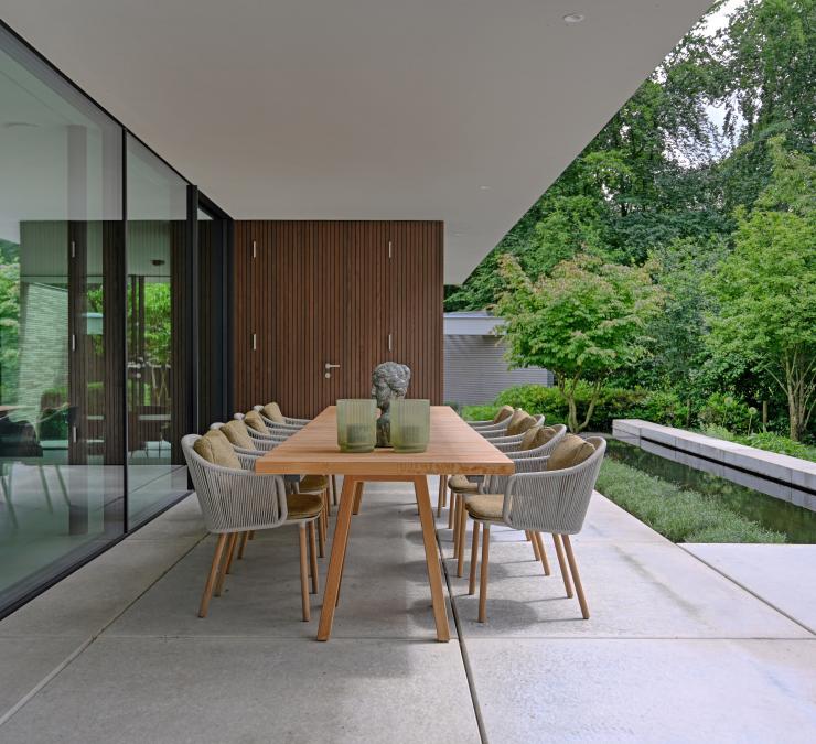 Zwart-wit gecombineerd met thermisch essen in kleur Ipé