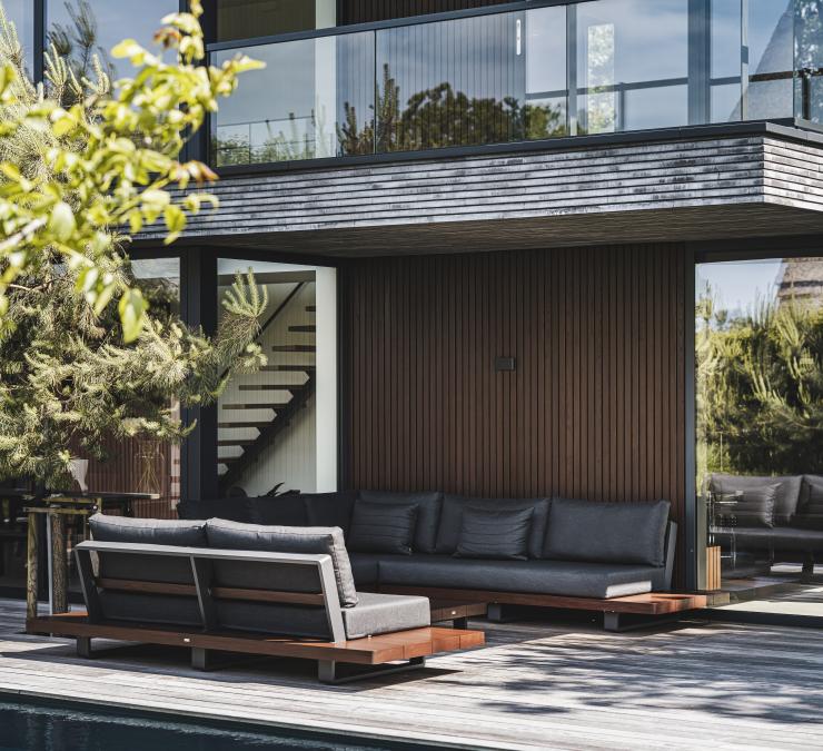 Houten gevelbekleding zorgt voor warme uitstraling op terras
