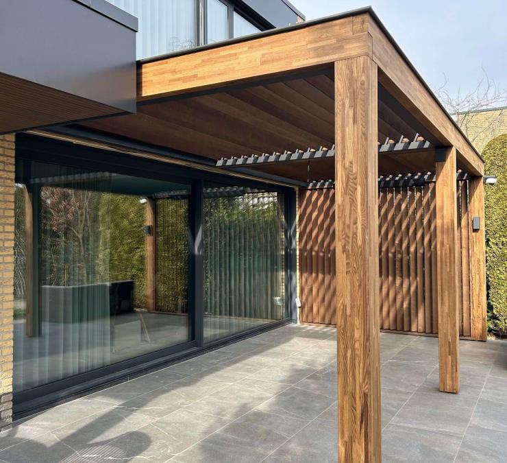Terrasoverkapping met lamellendak op maat