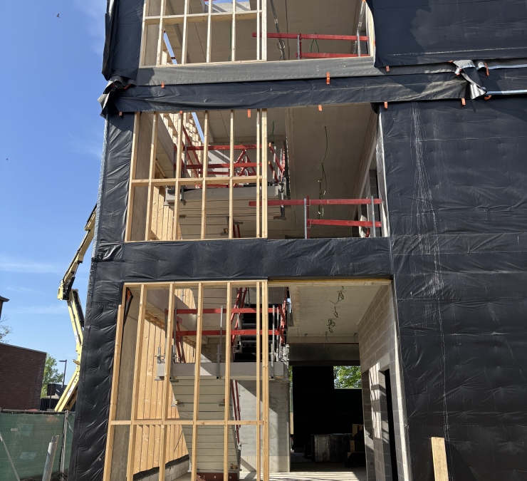 Hybride bouwproject met prefab houtskeletelementen van Carpentier