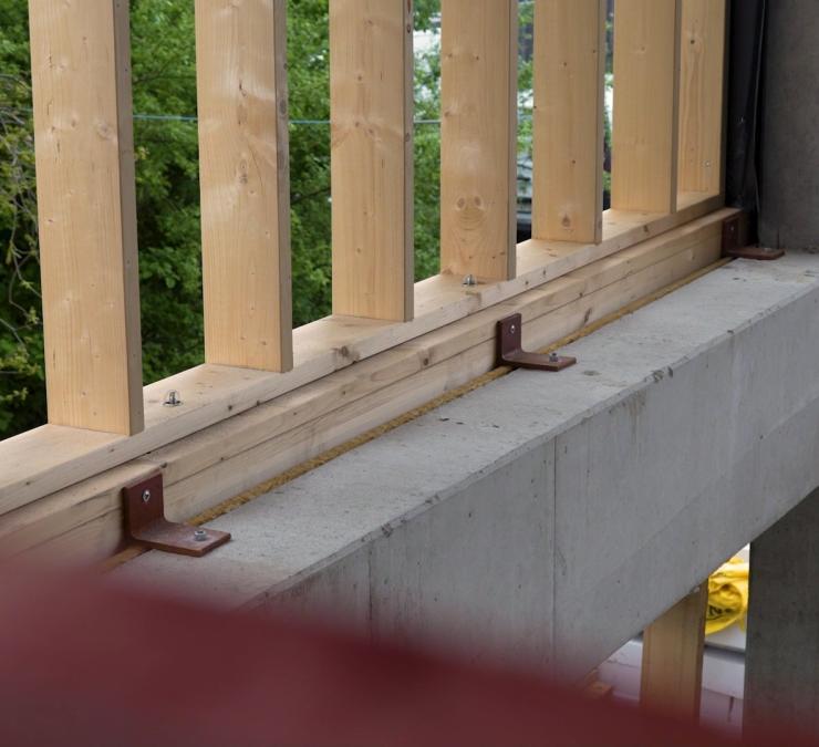 Hybride bouwproject met prefab houtskeletelementen van Carpentier
