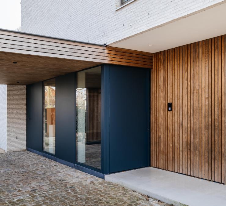 A lovely combination of thermo pine, black aluminium and white bricks