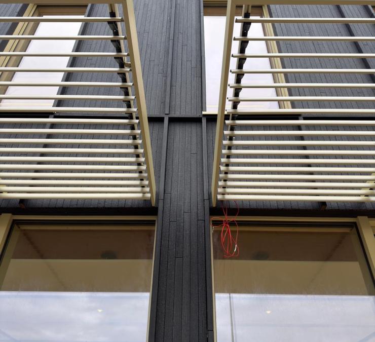 Houtbouw met gebrande bamboe gevelbekleding
