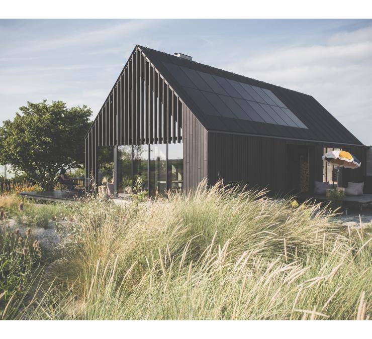Bio-ecologische woning volledig in zwart hout