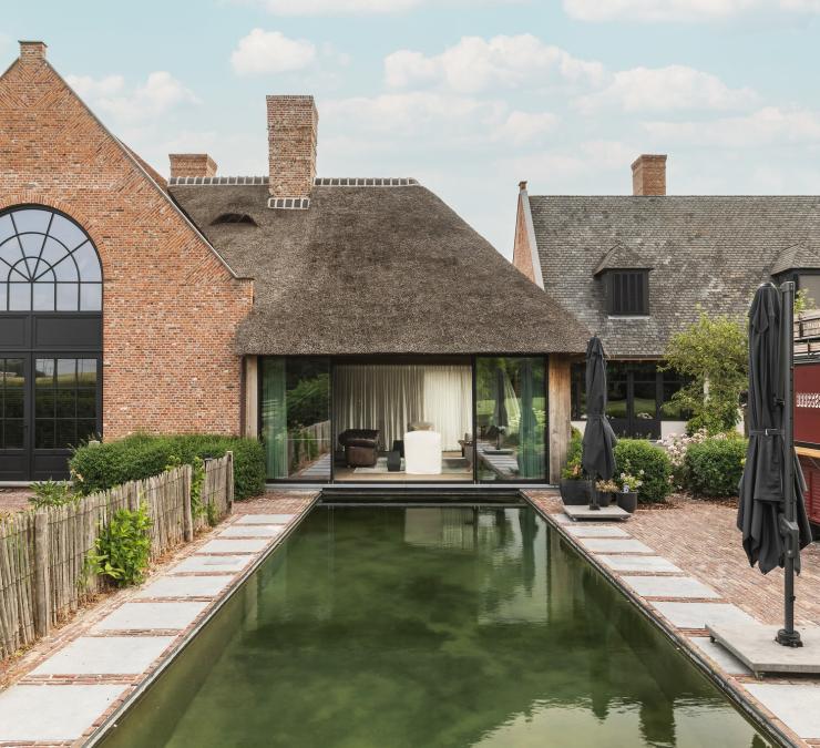 Houten aanbouw mooi geïntegreerd bij de woning