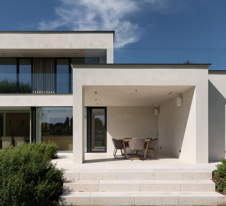 Houten elementen brengen warmte in moderne architectuur